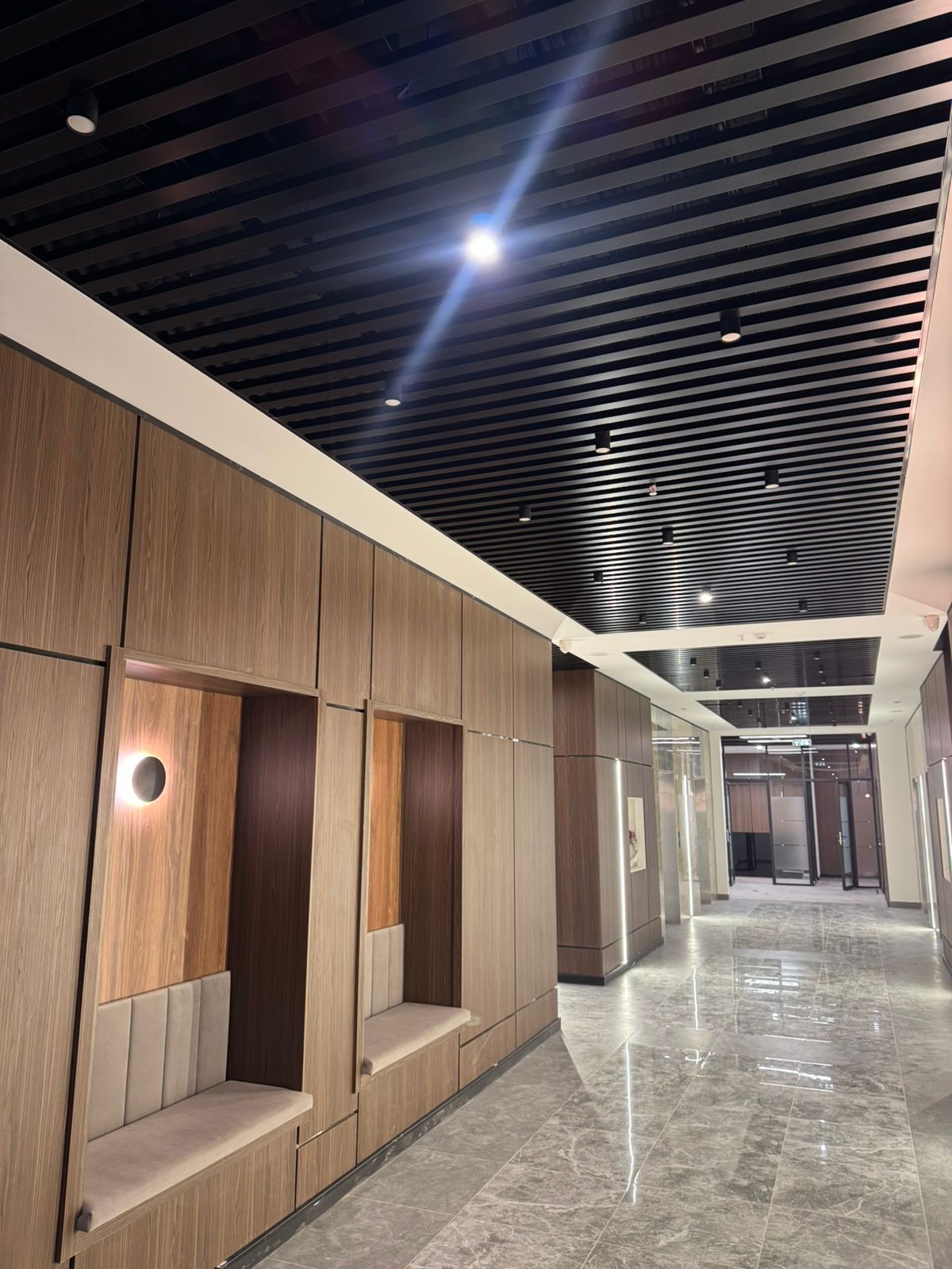 Поставляем подвесные потолки под ключ